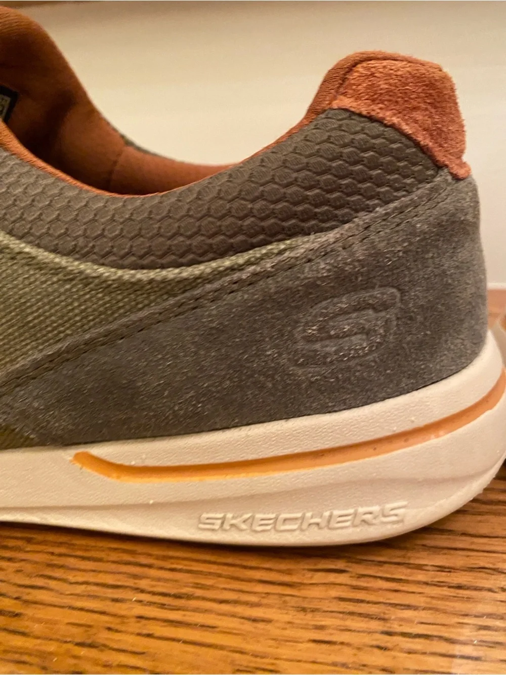 Skechers Men’s 10 Olive w/Brown Canvas Slip-On Lace-Up Sneakers Excellent Cond.